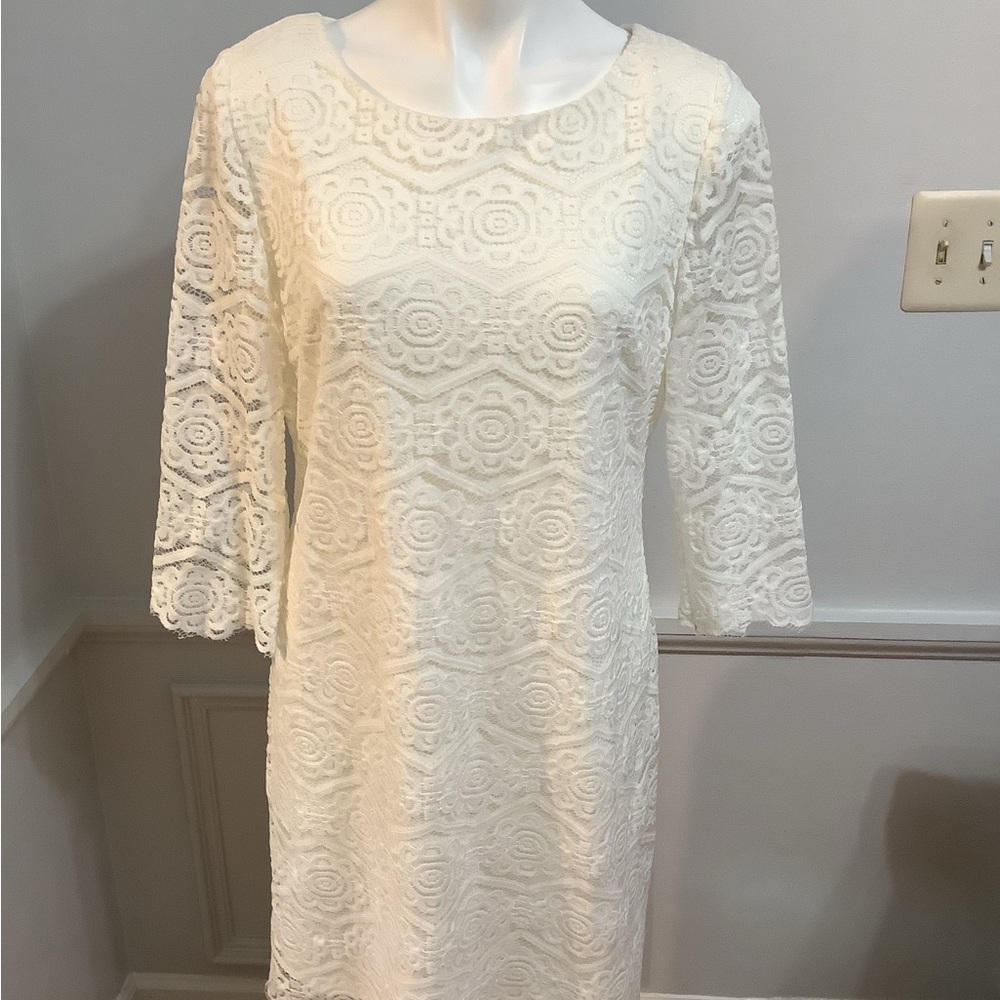 NWOT ELEGANT KNEE LENGTH WHITE  LACEY DRESS